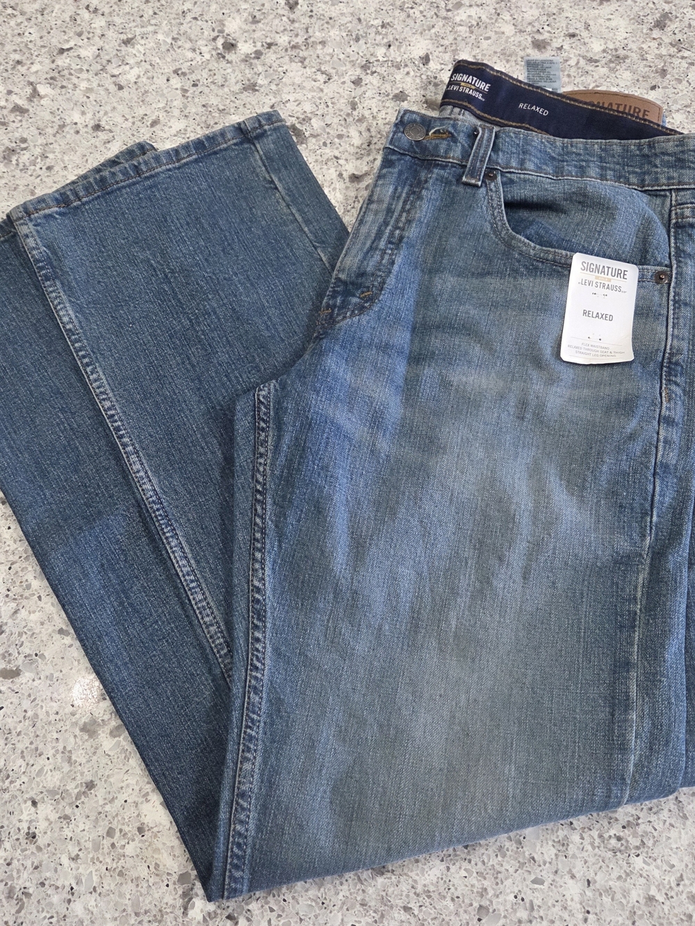 NWT Signature Gold Levi Strauss 33X32 Relaxed Straight Leg Jeans